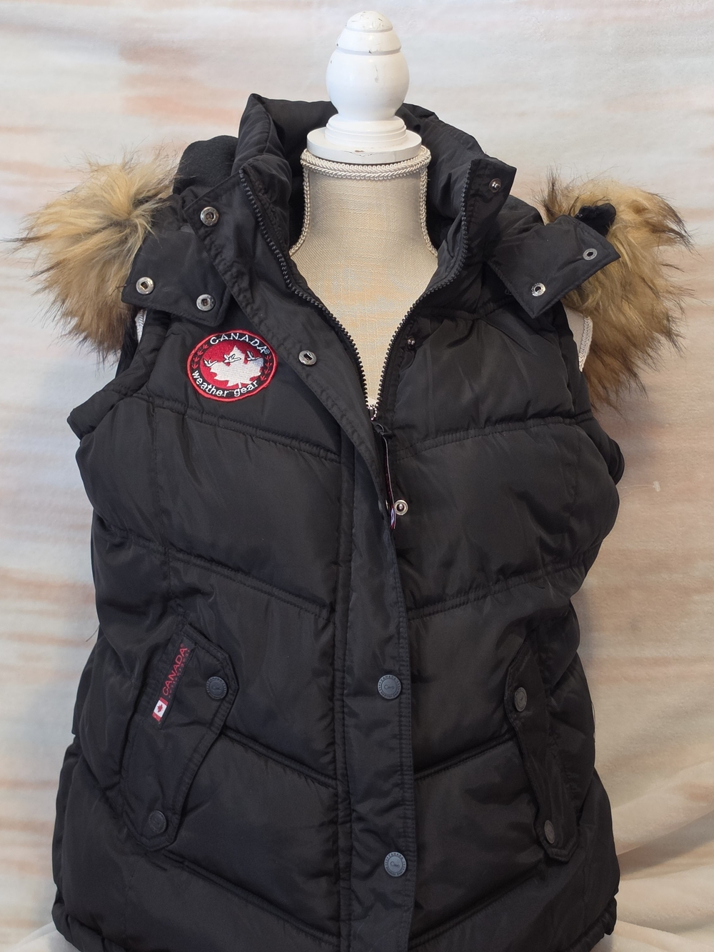 Canada Weather Gear Women’s Black Puffer Vest with Faux Fur Hood NWT